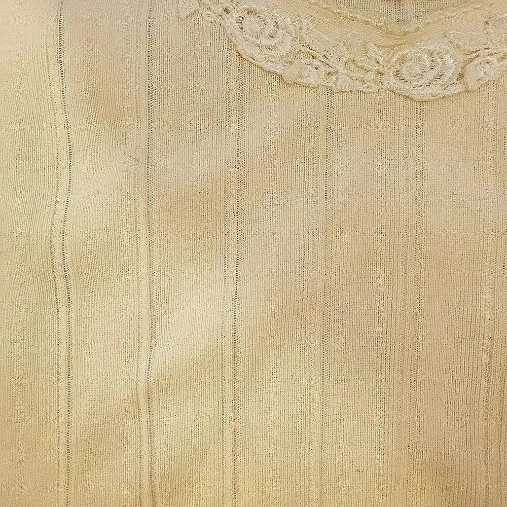 Magnet Art by Lynn Yang ribbed cream tank with lace at neckline Size M/L NWOT - Picture 2 of 3